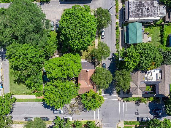 3rd image of 140 Grand Ave