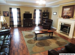 1212 Darrowby Ln SW, Decatur, AL 35603