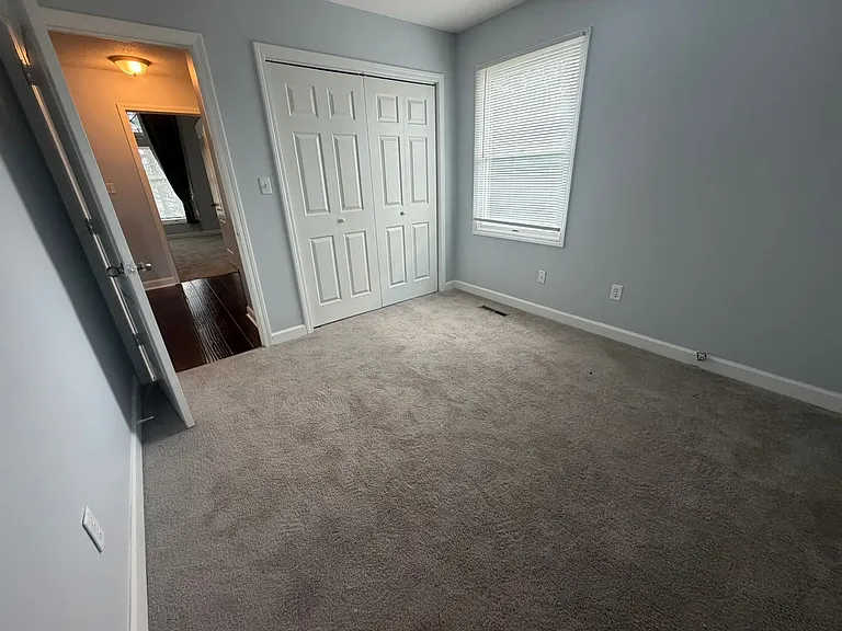 401 Dustin Dr — Photo 9