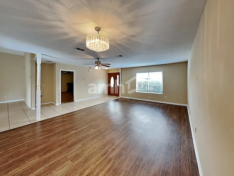 1014 Gore Dr — Photo 4