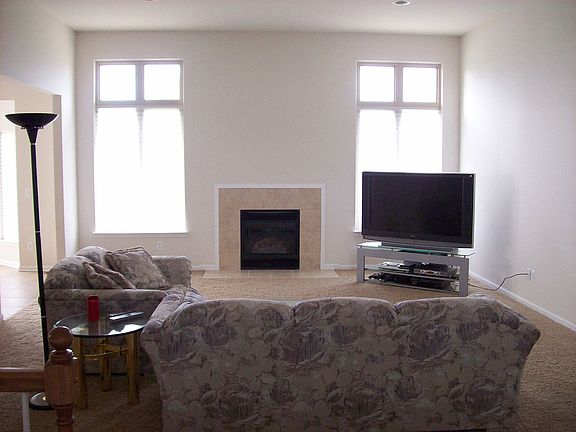 Spacious GR w/11 ft. Flat Ceiling