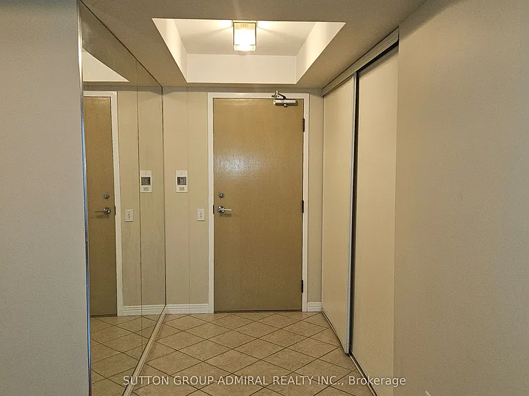942 Yonge St #517 — Photo 17