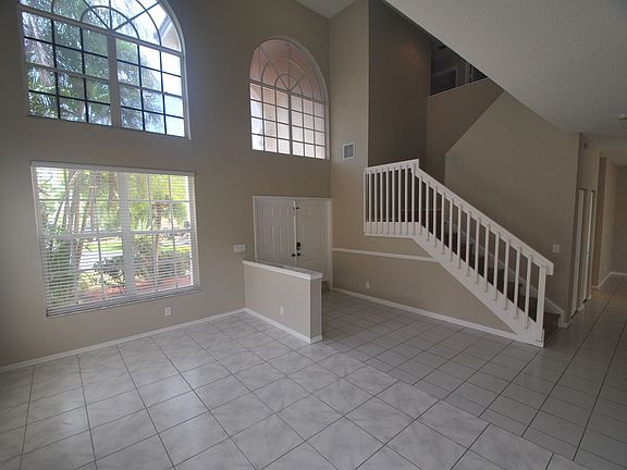4th image of 1396 Fairfax Cir E