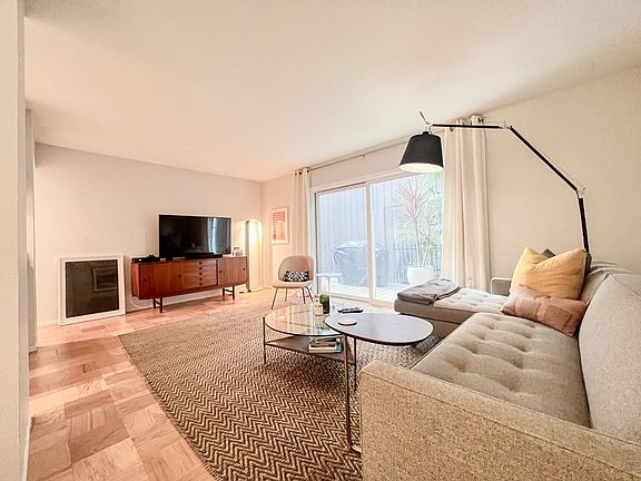2nd image of 2121 Laguna St APT 7