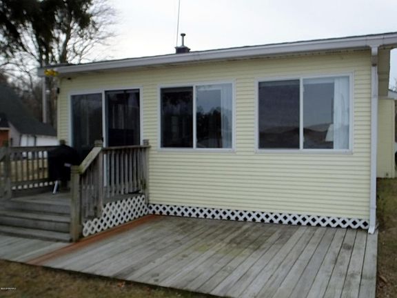 3rd image of 1229 E Hess Lake Dr