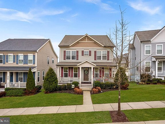 2nd image of 8422 Cliffview Ln
