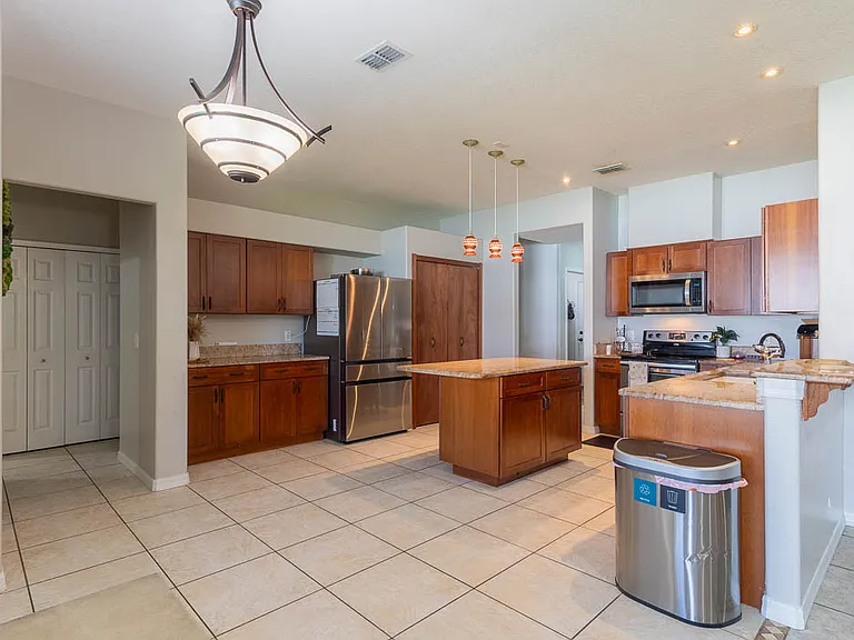 1725 Soaring Heights Cir — Photo 8