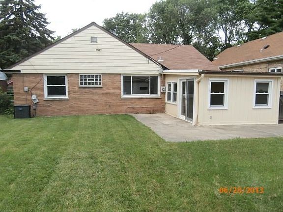 3rd image of 927 Bristol Ave