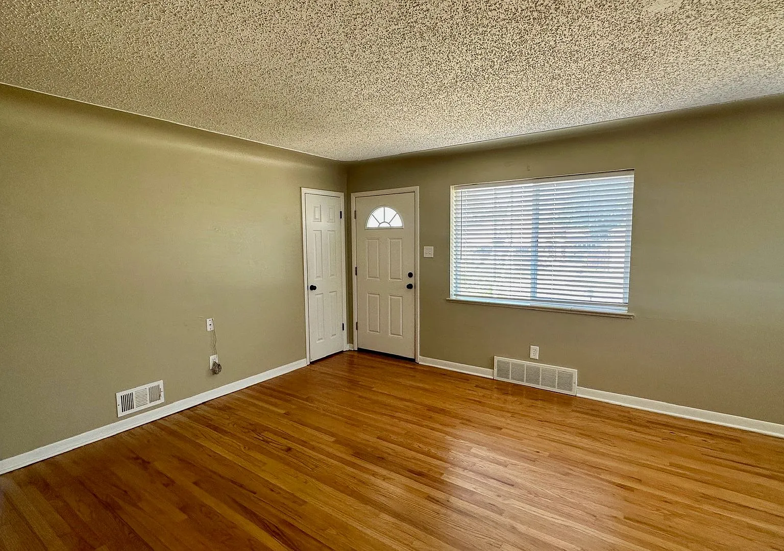 Spacious 5BD/2BA Home in Lakewood, CO- Available July 29th! — Photo 4