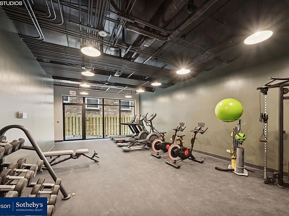 2nd image of 7006 N Glenwood Ave #2B-2Ba-940Sqft