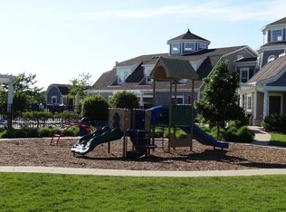 305 Winthrop Dr, Oswego, IL
