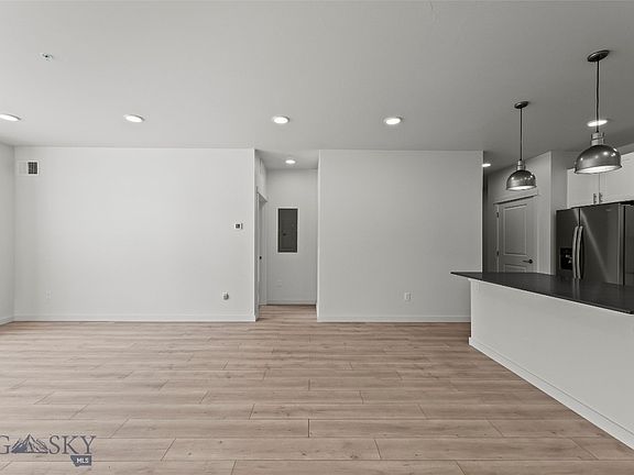 4th image of 2221G Willow Dr #108