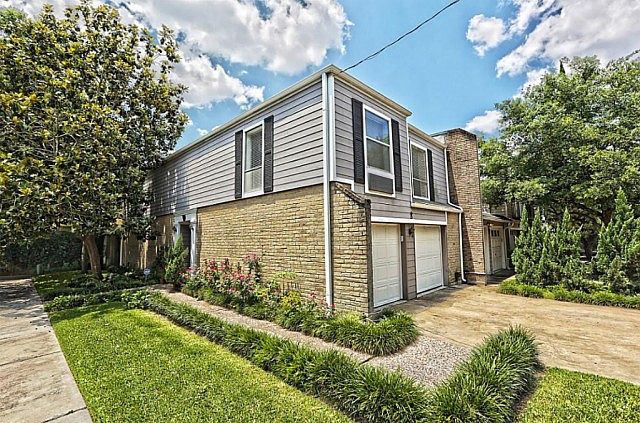 1st image of 8 Townhouse Ct