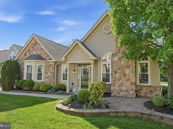 629 Bellflower Rd, Langhorne, PA 19047
