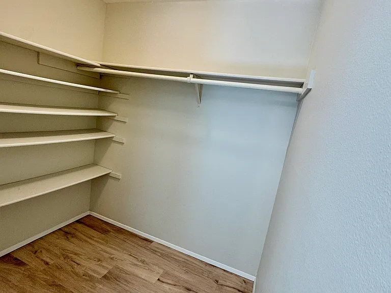 145 NW Alder Pl #4 — Photo 7