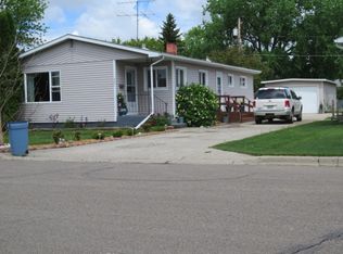 507 6th St SE, Rugby, ND 58368