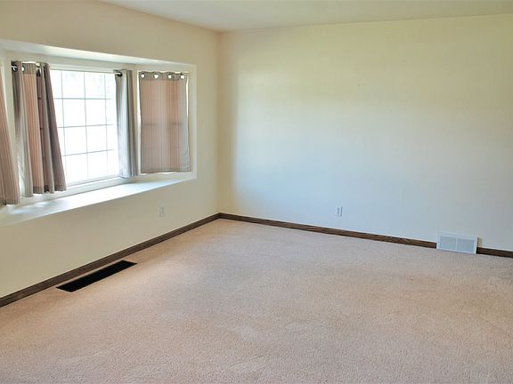 3rd image of 812 S 10th St