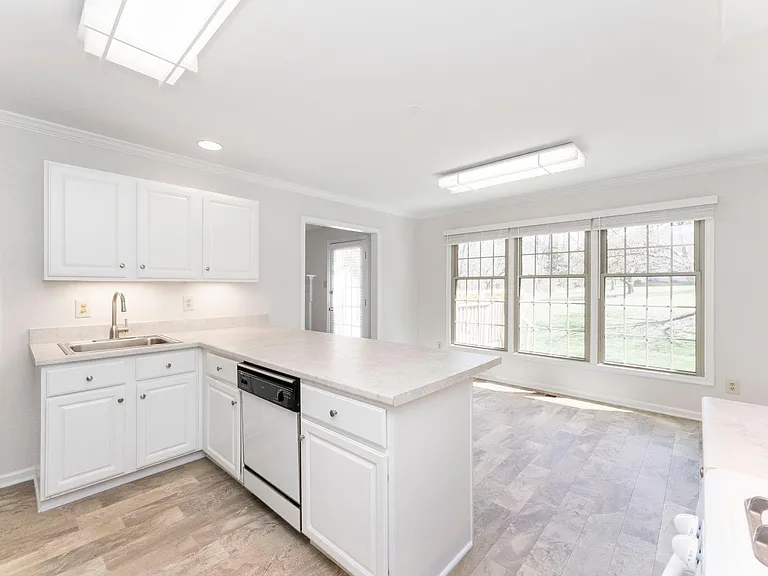 Eat-In Kitchen