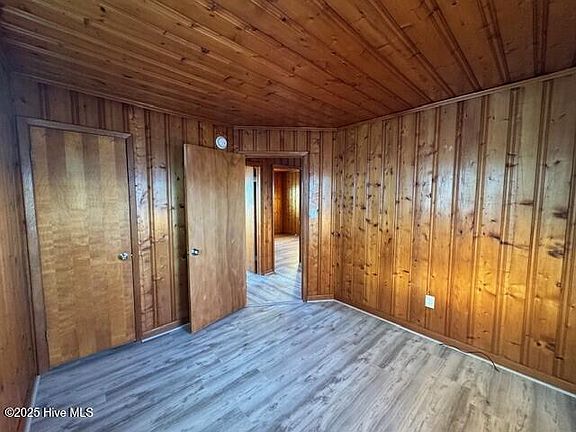 4th image of 806 Canal Dr