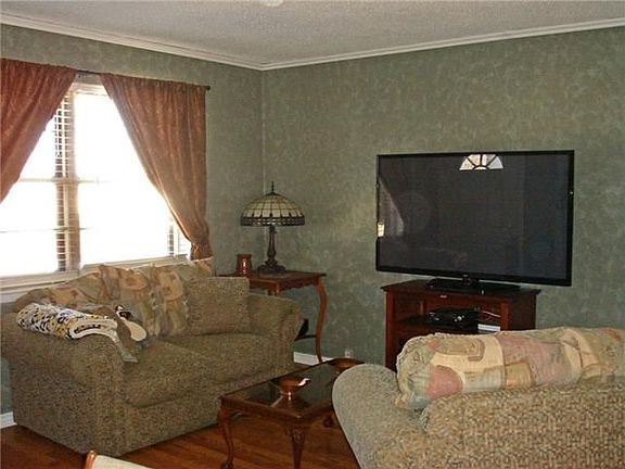 5th image of 4867 Bedford Dr
