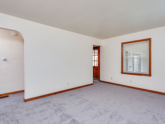 3rd image of 1440 Tonawanda Ave