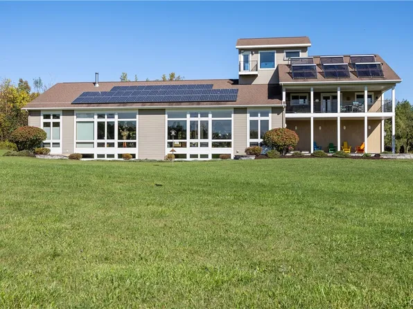 6687 Beach Rd, Syracuse, NY 13209