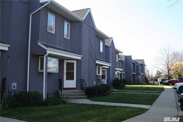 1st image of 4 Anthony Dr #4