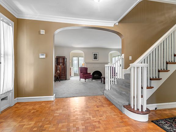 2nd image of 938 Fair Oaks Ave
