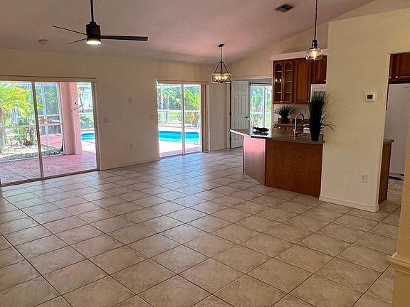 5th image of 640 Corrientes Cir