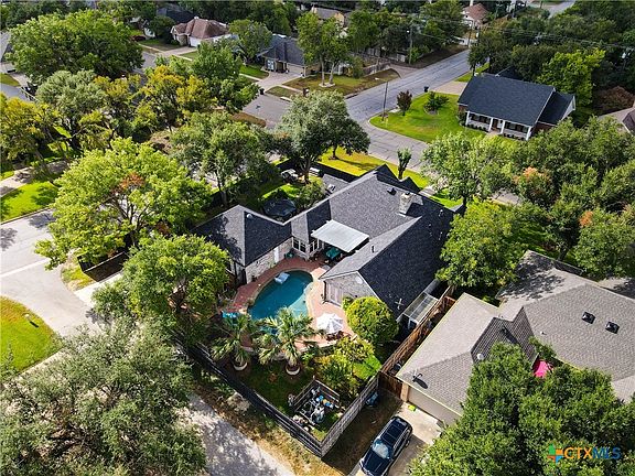 5th image of 2702 Stratford Dr
