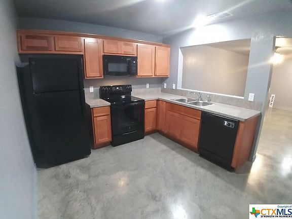 3rd image of 2816 Leroy Cir