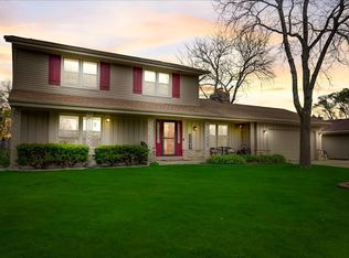 15260 W Elmont Ln, New Berlin, WI 53151