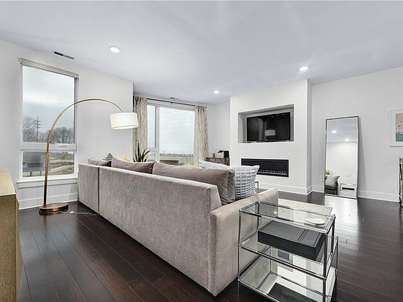 4th image of 1232 W 70th St