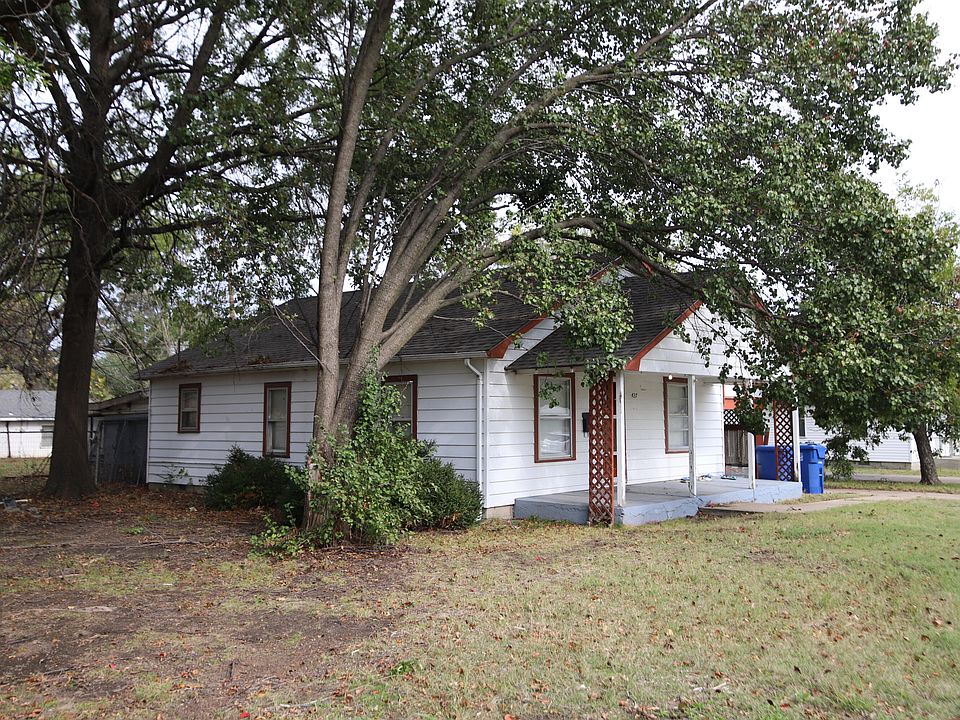 2nd image of 427 E Bj Tunnell Blvd