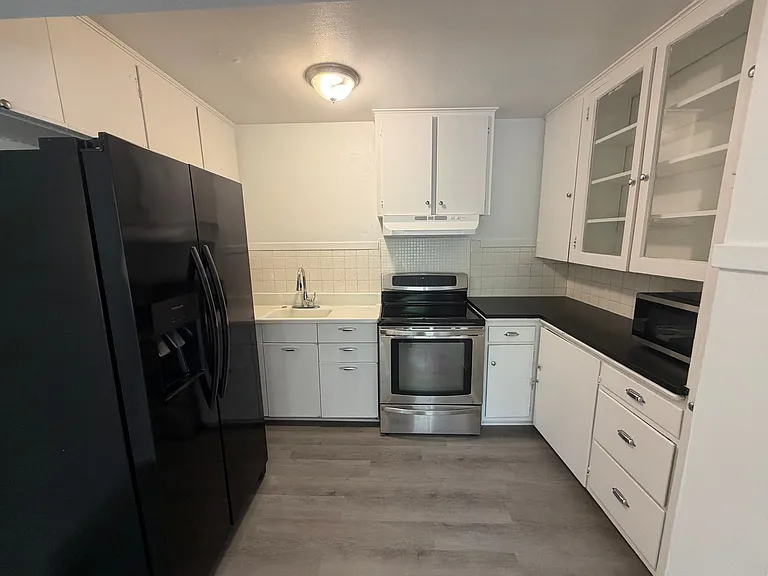 1406 West 9th — Photo 2