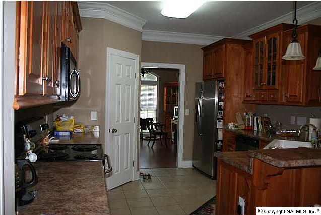 2nd image of 33 Pine St