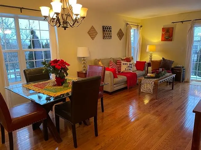 3 bed, 2.5 bath, 1536 sqft, $2,300 — Photo 2