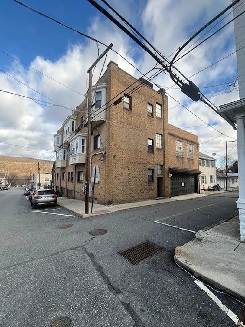 201 East Kline Ave — Photo 1