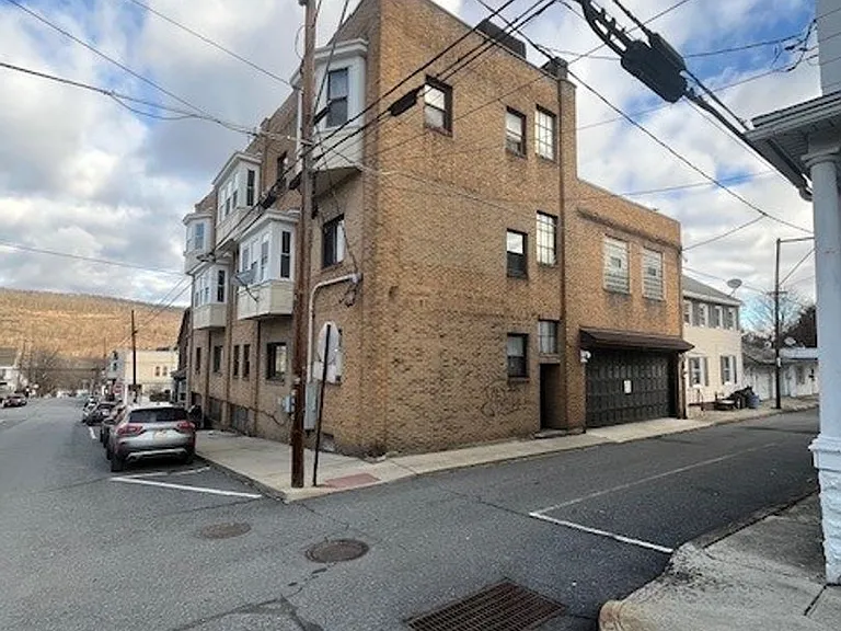 201 East Kline Ave — Photo 1