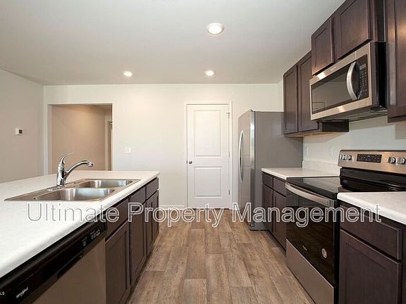 4th image of 585 Draymore Dr NE