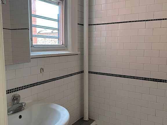 3rd image of 7323 69th Pl APT 1L