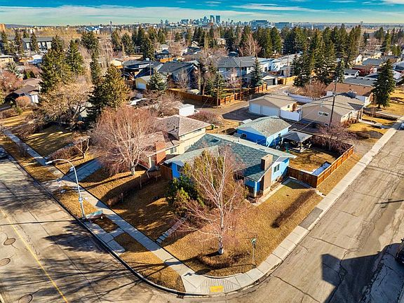 3rd image of 5424 37th St SW