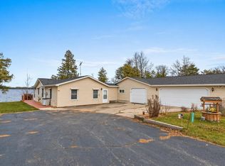 W6220 Crescent Ln, Crivitz, WI 54114