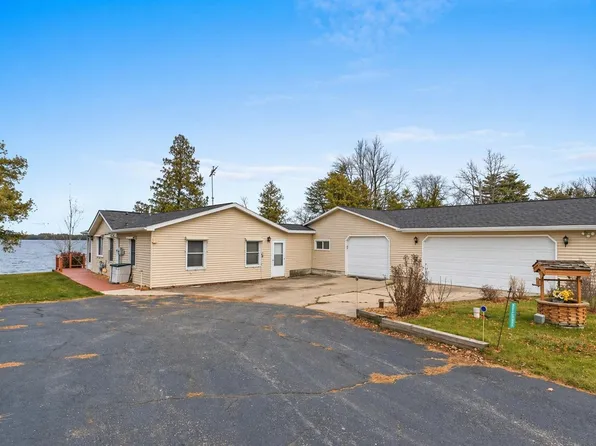 W6220 Crescent Ln, Crivitz, WI 54114