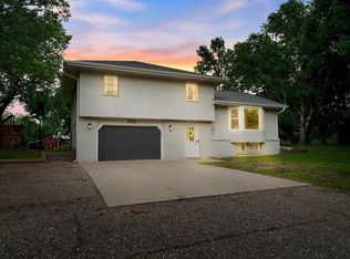 713 9th St NW, Buffalo, MN 55313
