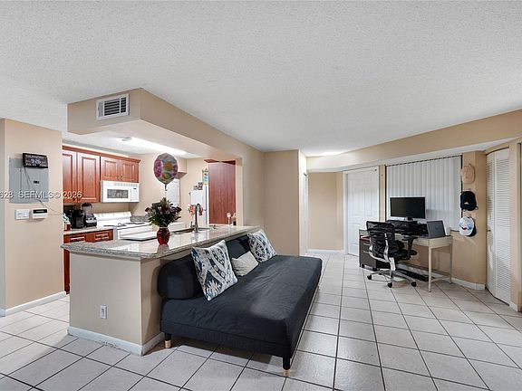5th image of 301 SW 86th Ave APT 101