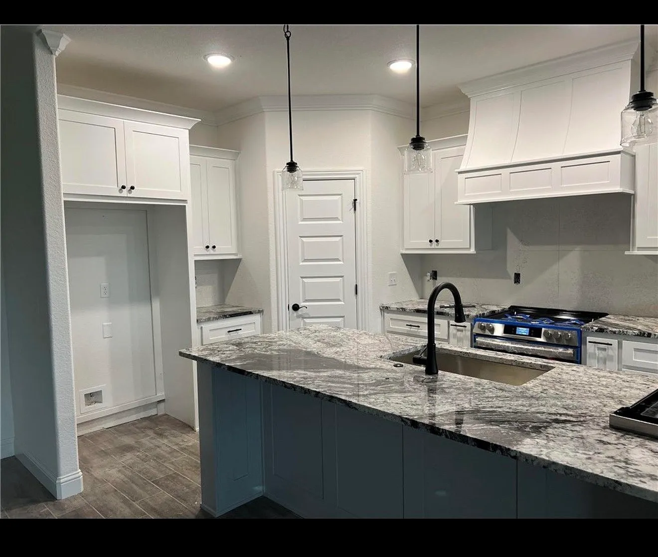4 bed, 2.5 bath, 1900 sqft, $2,000 — Photo 3