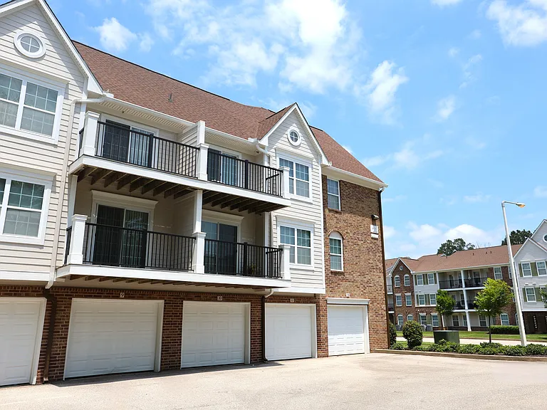 Irene Woods Apartments — Photo 7
