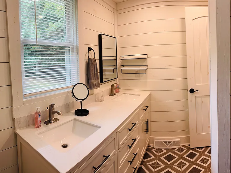 719 Bonham Ave — Photo 10