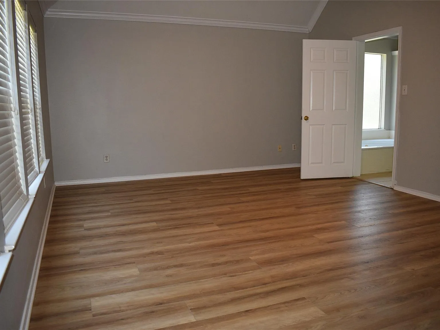 5 bed, 2.5 bath, 2849 sqft, $2,600 — Photo 4